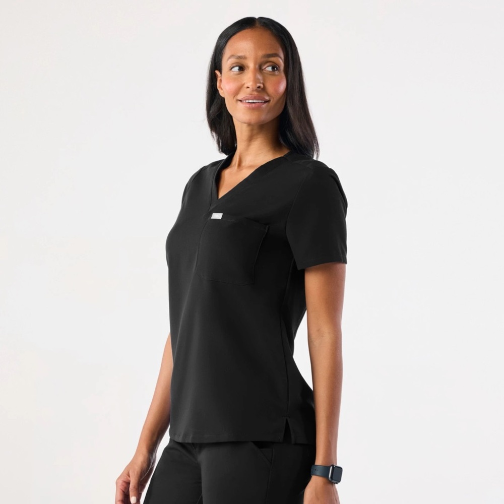 FIGS Catarina one pocket scrub top - black
